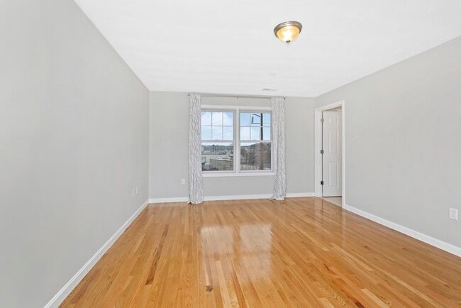 Building Photo - 260 Main St