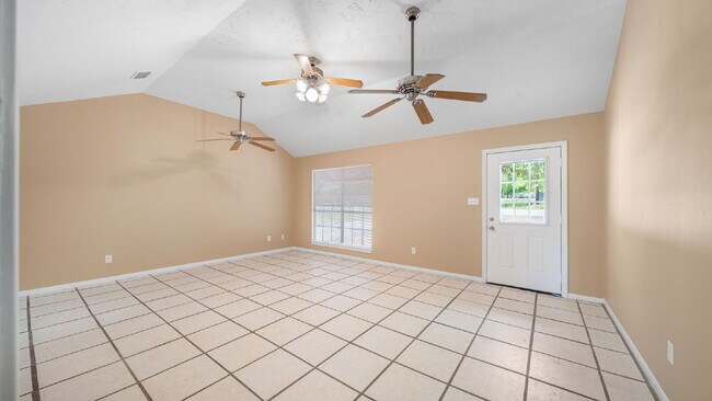 Building Photo - Enjoy comfortable, low-maintenance living in this updated, pet-friendly, carpet-free 3-bedroom ho...