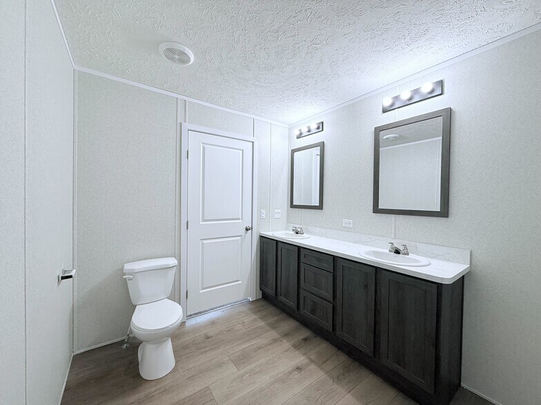 Building Photo - 29652 Cambridge Ct