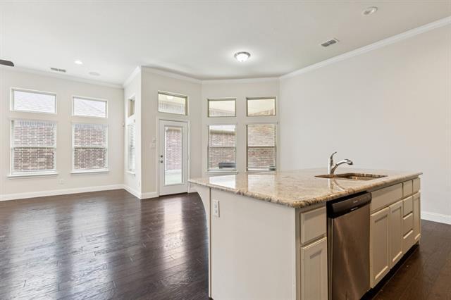 Building Photo - 913 Parkside Dr