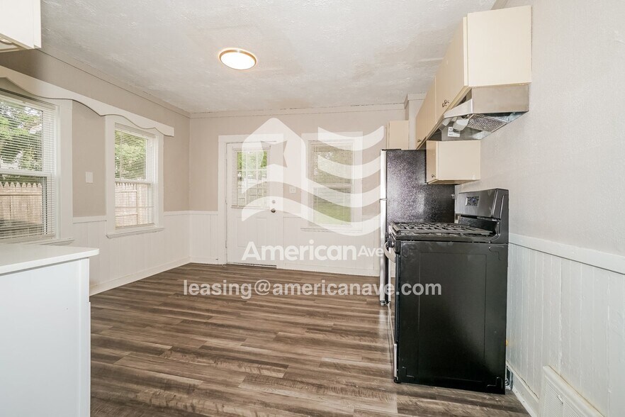 Building Photo - 3807 Woburn Ave