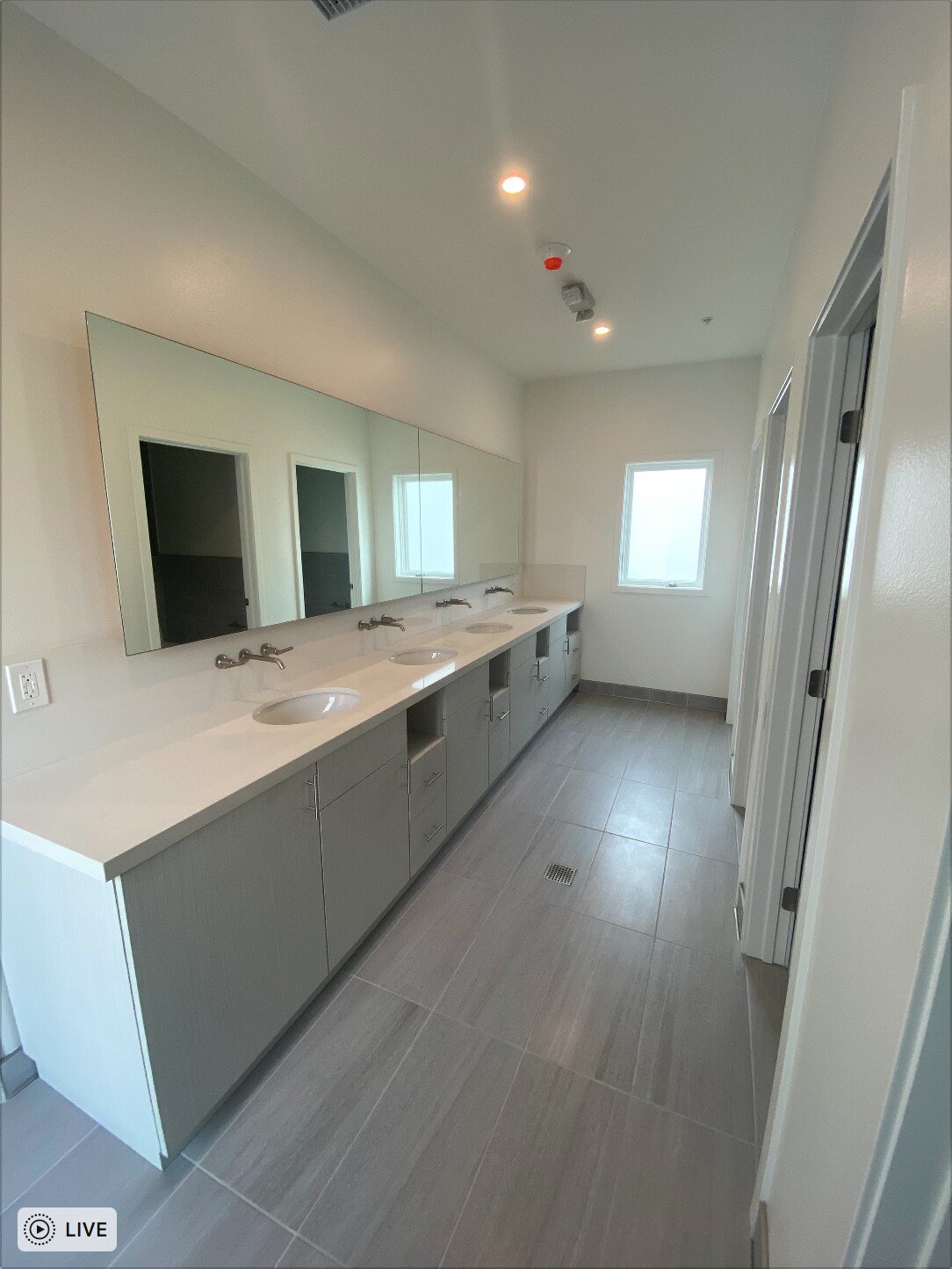 Building Photo - 626 Landfair Ave.