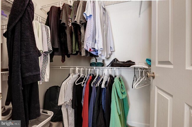 Building Photo - 43395 Briar Creek Terrace