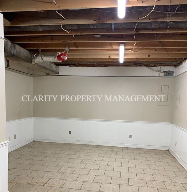 Building Photo - 2218 Cloverleaf Cir SE