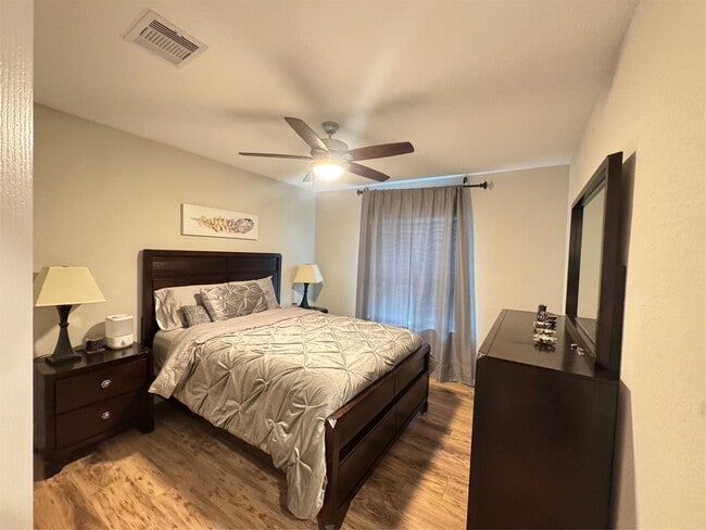 Building Photo - 689 Forest Bend Ln