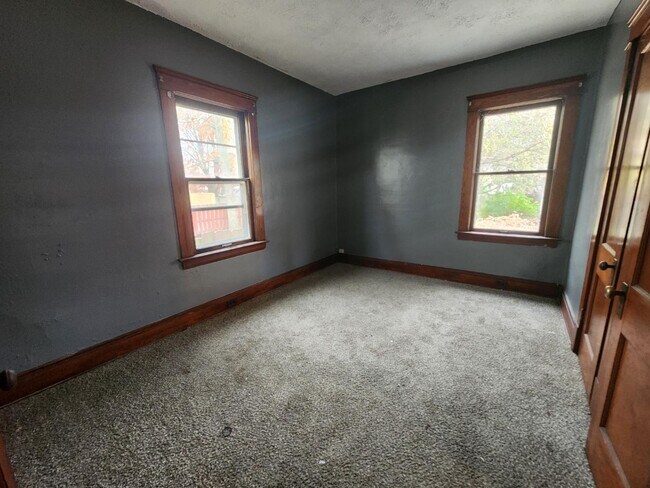 Building Photo - 11321 Parkview Ave