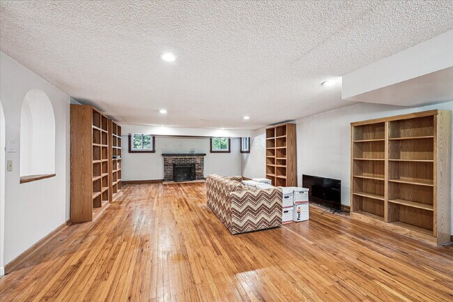 Building Photo - Spacious Comfort in Park Hill – 4-Bed, 2.5...