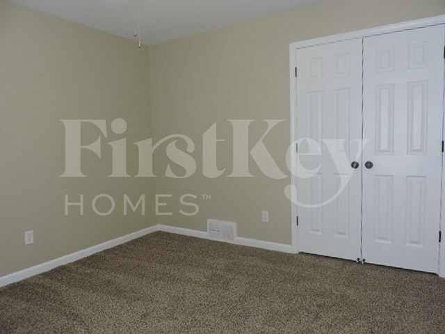 Building Photo - 828 Tropicana Dr E