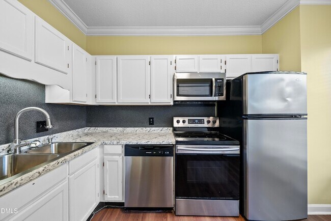 Building Photo - 6115 Highcastle Ct