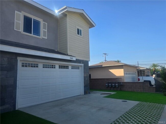 Primary Photo - 11611 Adenmoor Ave