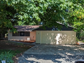 Building Photo - 7 Mitchell Ct