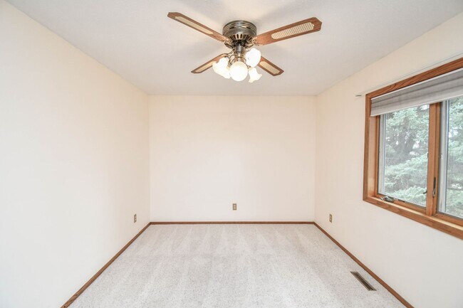 Building Photo - Spacious 4-Bedroom Acreage with Stunning Views Near Hartford — 1.5 Acres of Country Living!