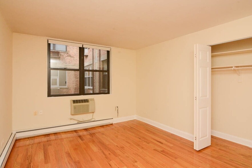 Building Photo - 1329 N Dearborn St