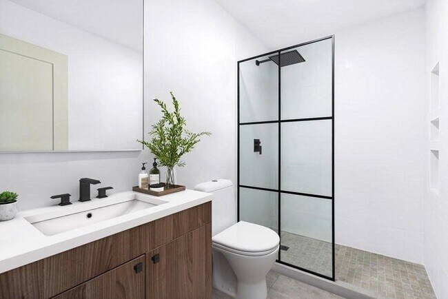 Building Photo - 213 W Springfield St