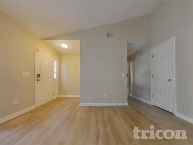 Building Photo - 225 Silver Fox Trail