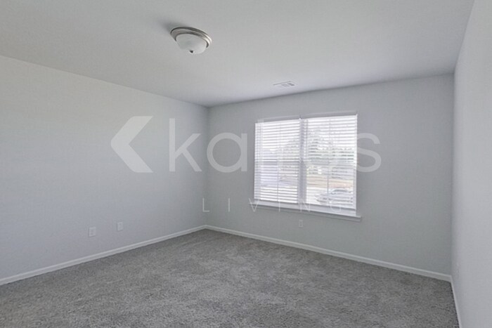 Building Photo - 301 Hemlock Ct