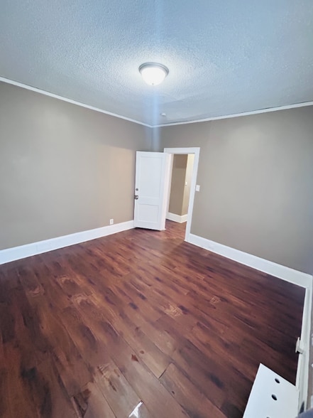 Building Photo - 1917 N Newton Ave