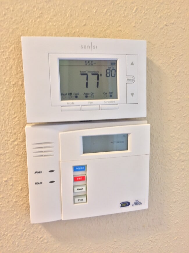 Building Photo - 301 Clifford St