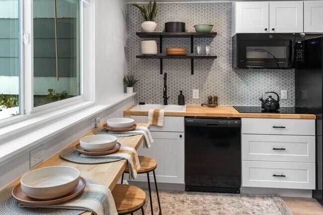 Building Photo - Stylish & Turnkey Furnished 2-BR Daylight Basement Apartment – Utilities + Wi-Fi Included