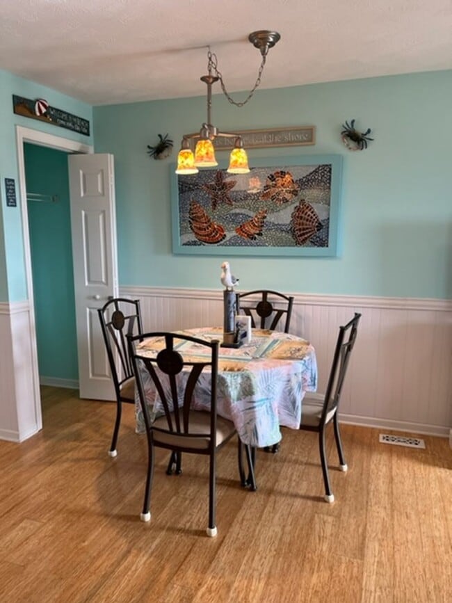 Building Photo - SEASONAL RENTAL 2 Bedroom Condo in Surf Ci...