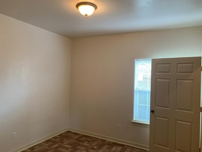 Building Photo - 1513 Cage St