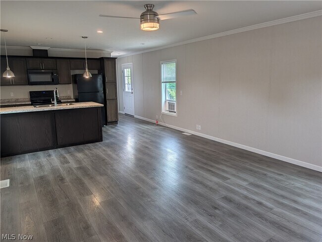 Building Photo - 230 Edgecliff Cir W