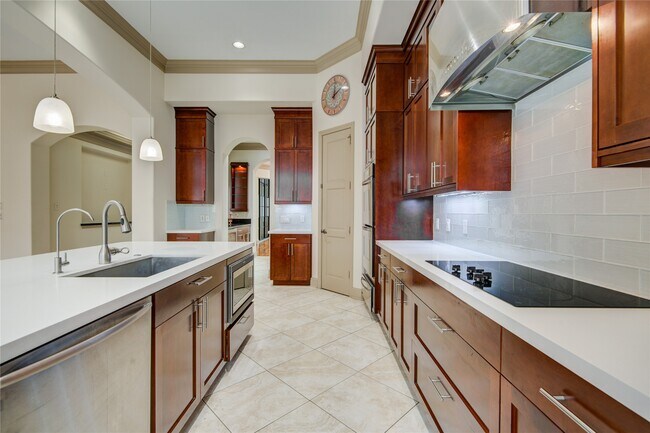 Building Photo - 5346 Val Verde St