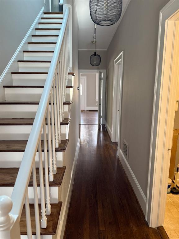 Building Photo - 719 Elkmont Dr NE