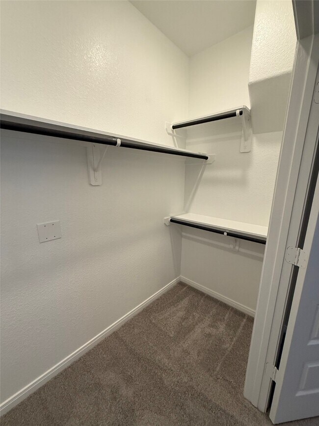 Building Photo - 11840 E Gate Dr