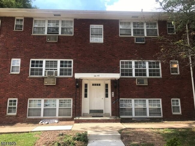 Building Photo - 17A S Valley Rd