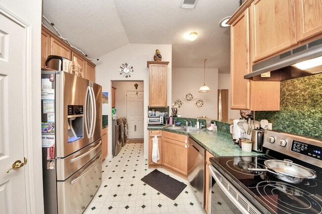 Building Photo - 1611 Bob White