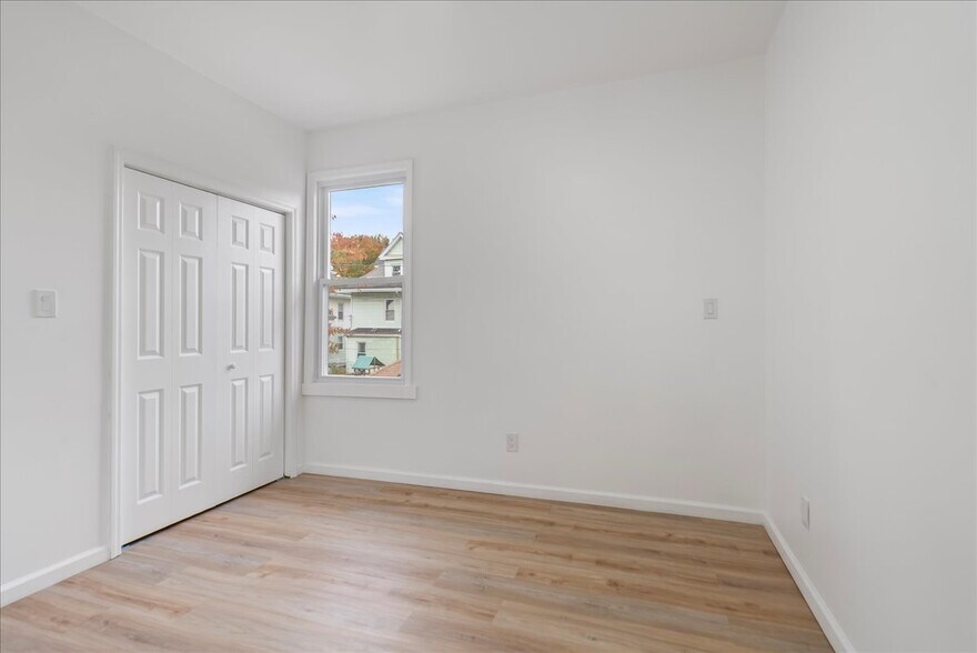 Building Photo - 815 S 12th St