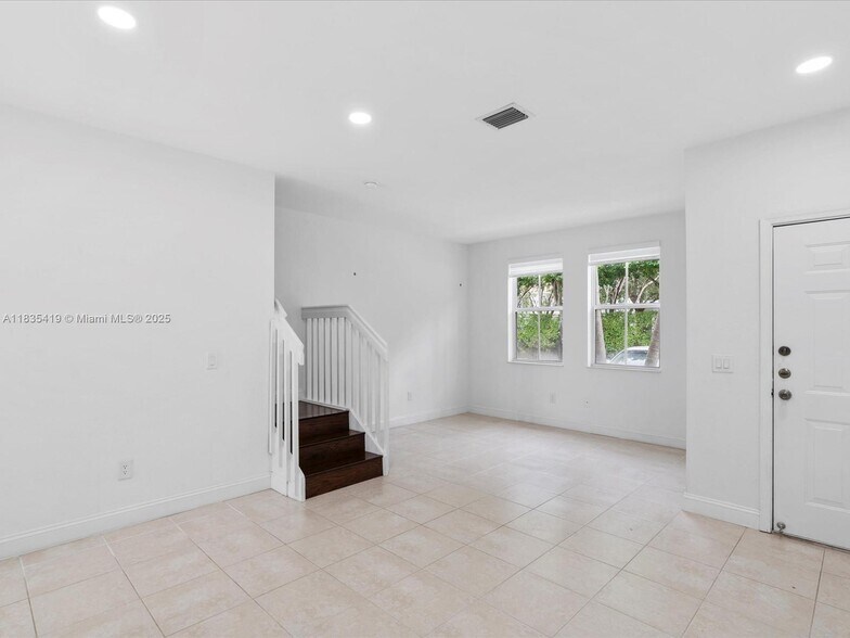 Building Photo - 15568 SW 39th St