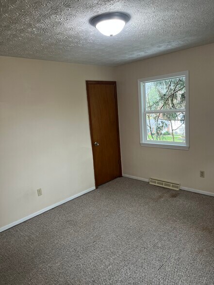 Building Photo - 889 Ivy Ave