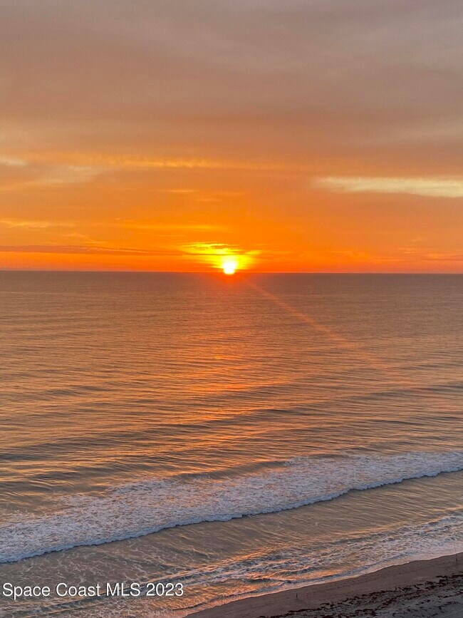 Building Photo - 877 N Hwy A1A