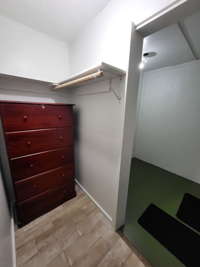 Building Photo - Garage Apartment