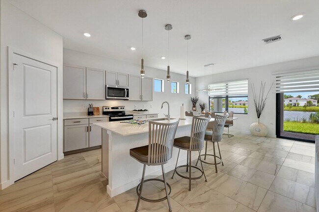 Building Photo - 5795 SE Sky Blue Cir