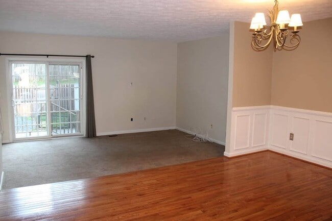 Building Photo - 433 Ellis Ln