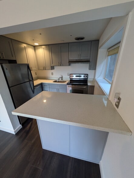 Building Photo - 3420 15th Ave W