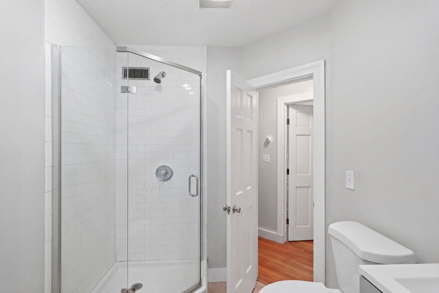 Building Photo - 20 Symphony Rd