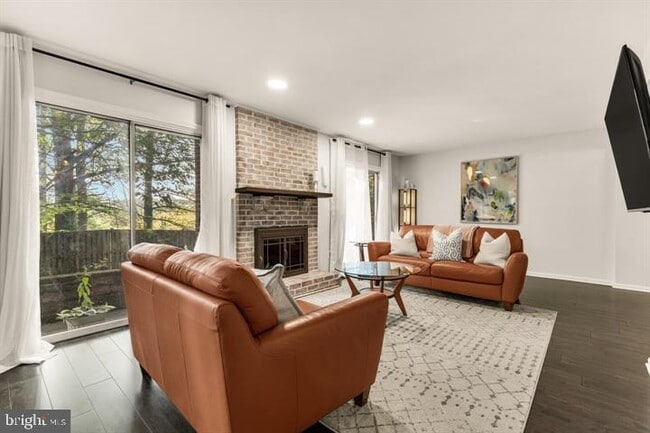 Building Photo - 10855 Lockwood Dr