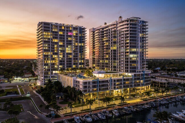 Building Photo - 220 Lake Shore Dr