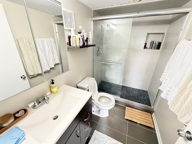 Building Photo - 2012 W Saint Paul Ave