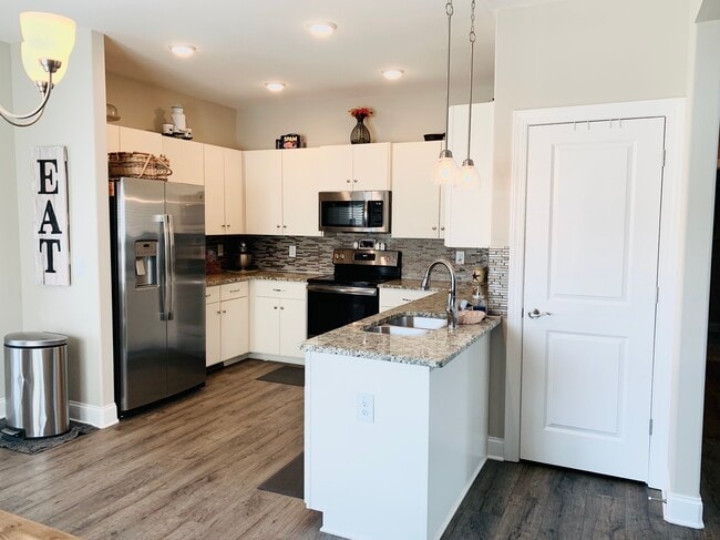 Building Photo - 502 Latham Ct