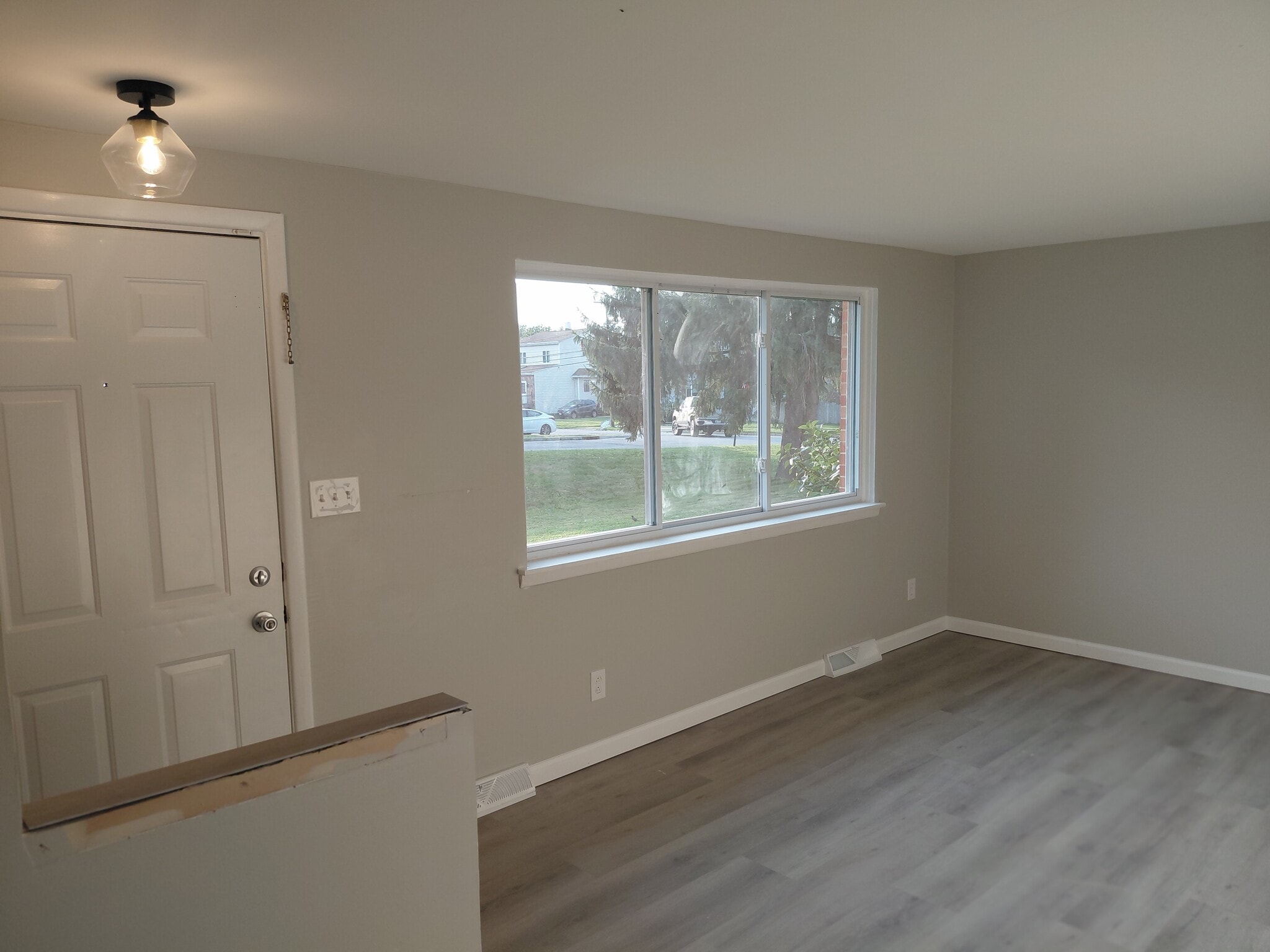 Building Photo - 102 Maple Ave