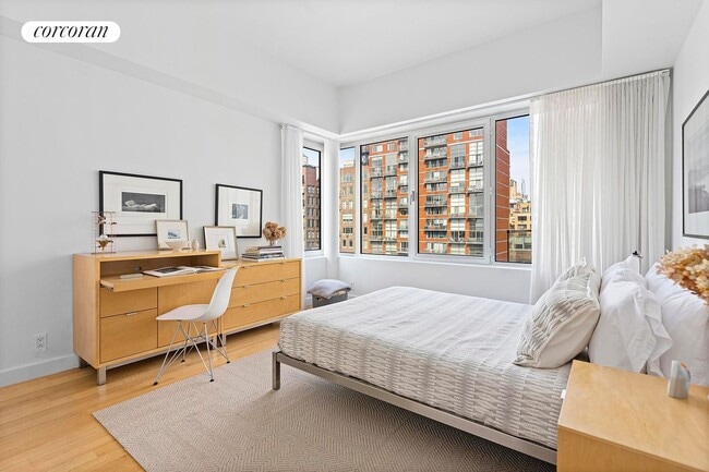 Building Photo - 14 W 14th St