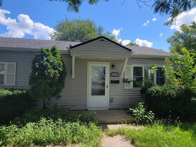 Primary Photo - 202 S Hammes Ave