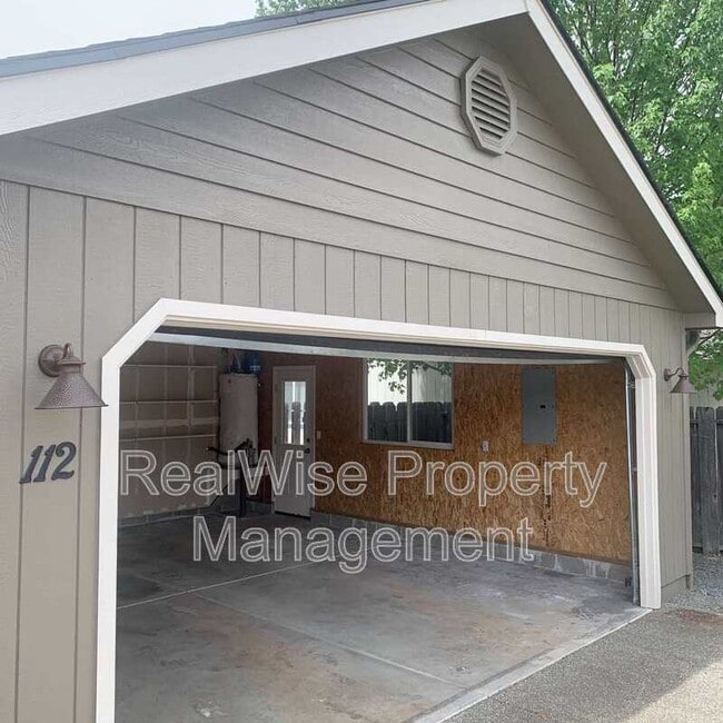 Building Photo - 112 SE Independence Dr