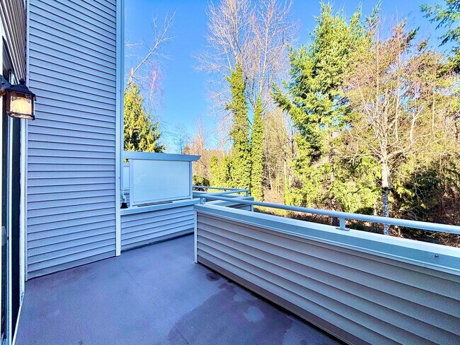 Building Photo - Beautiful 2bed townhome for rent in Bellevue