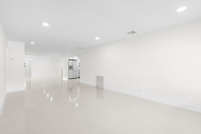 Building Photo - 3262 Pierce St